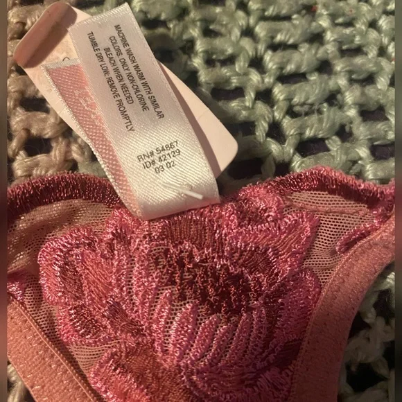 Vintage Victoria's Secret V-String Floral Lace Thong Panties - Picture 5 of 6